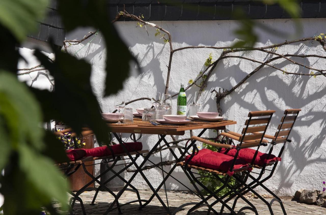 Rosige Zeiten, Ferien Im Fachwerkhaus Mechernich Esterno foto