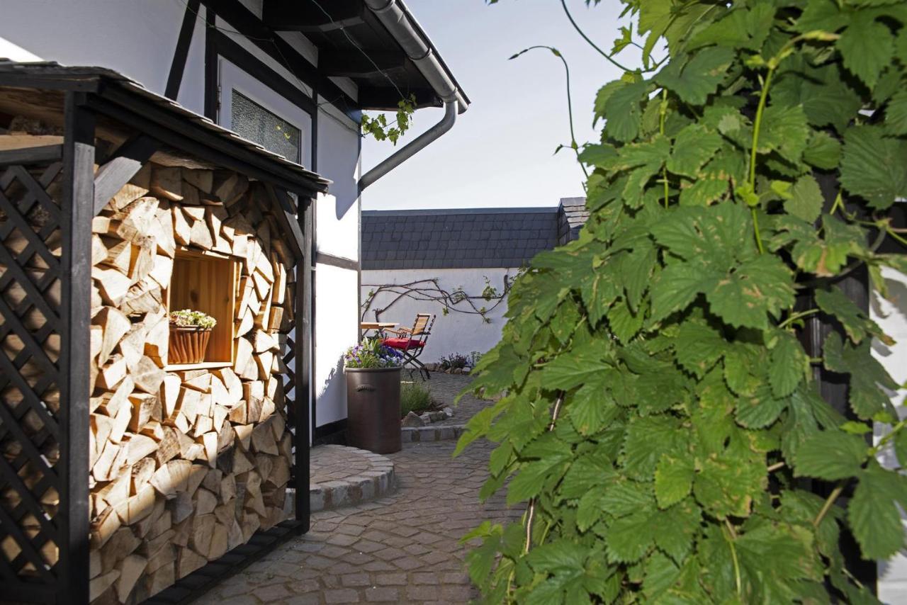 Rosige Zeiten, Ferien Im Fachwerkhaus Mechernich Esterno foto